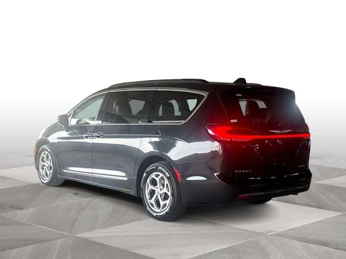 Used 2023 Chrysler Pacifica Limited FWD image 6