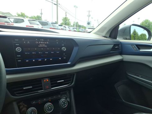 Certified 2023 Volkswagen Taos SE FWD image 22