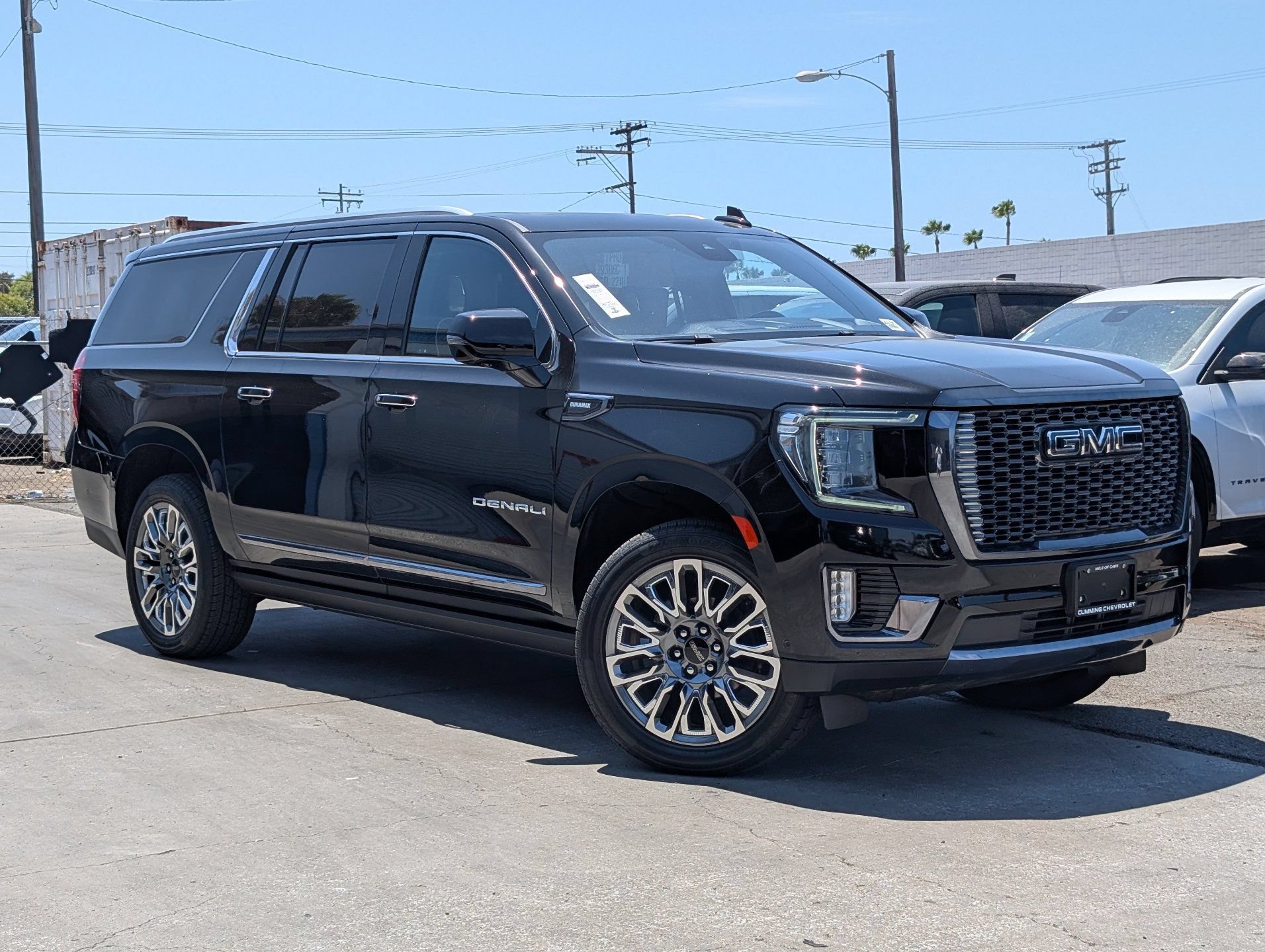 Used 2024 GMC Yukon XL Denali Ultimate AWD/4WD image 2