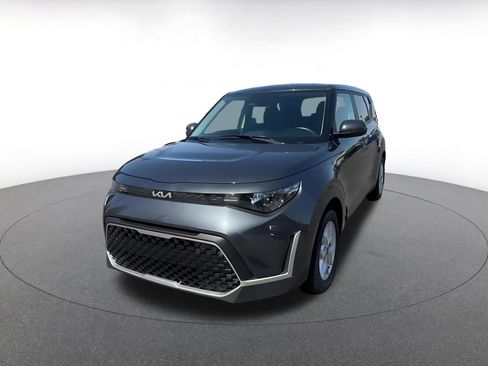 Used 2025 Kia Soul LX w/ LX Technology Package FWD image 7