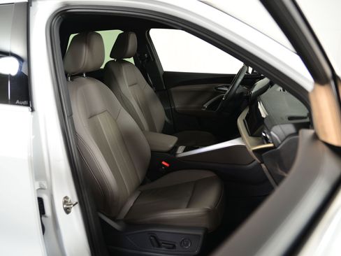 Certified 2025 Audi Q5 Premium w/ Convenience Package image 17