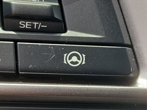 Used 2025 Subaru Outback AWD/4WD image 24