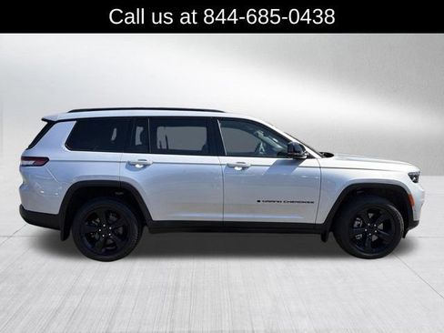 Certified 2025 Jeep Grand Cherokee L Limited w/ Luxury Tech Group II AWD/4WD image 4