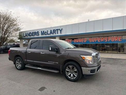 Used 2019 Nissan Titan SV w/ SV Convenience Package image 1
