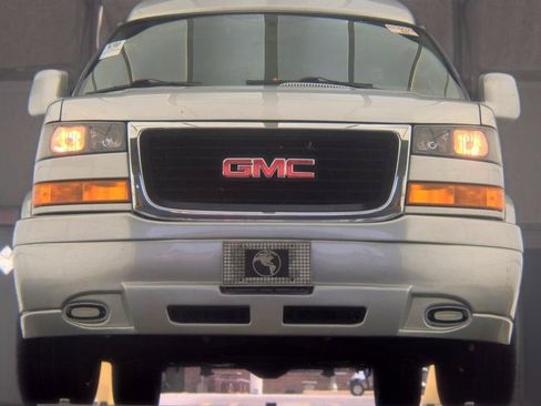 Used 2023 GMC Savana 2500 RWD image 3