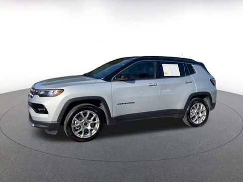 Used 2025 Jeep Compass Limited image 8