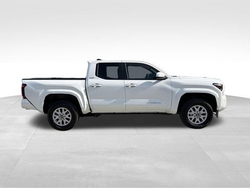 Used 2025 Toyota Tacoma SR5 w/ SR5 Upgrade Package AWD/4WD image 8
