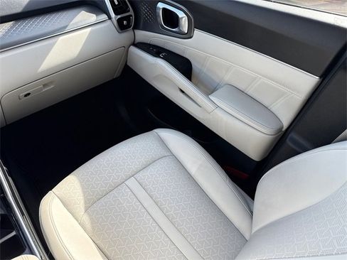 Used 2023 Kia Sorento SX image 15