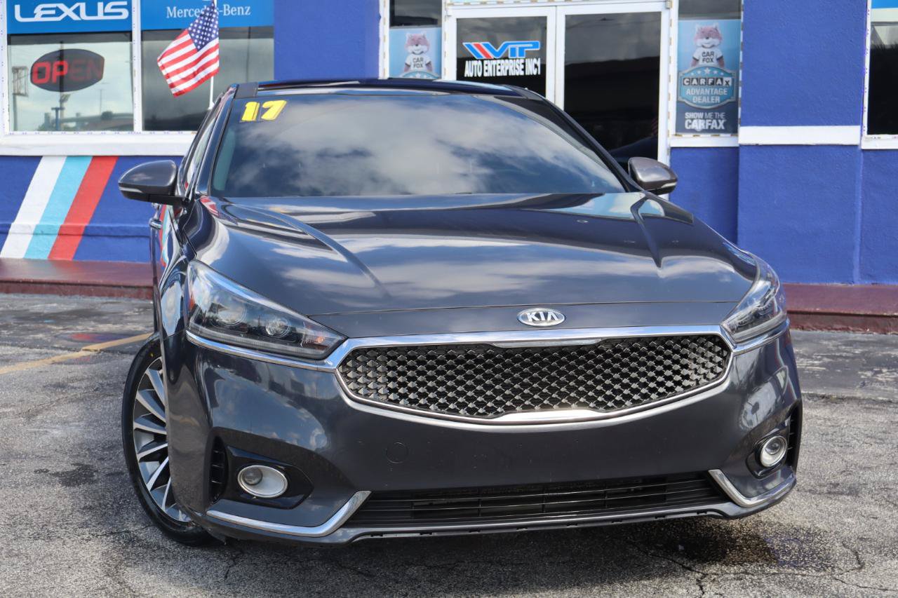 Used 2017 Kia Cadenza Premium w/ Luxury Package FWD image 2