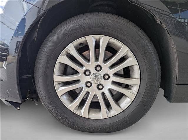 Used 2013 Toyota Sienna XLE FWD image 12