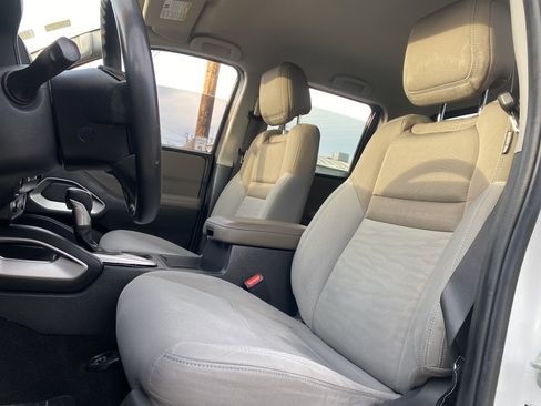 Used 2022 Nissan Frontier SV w/ Technology Package image 16