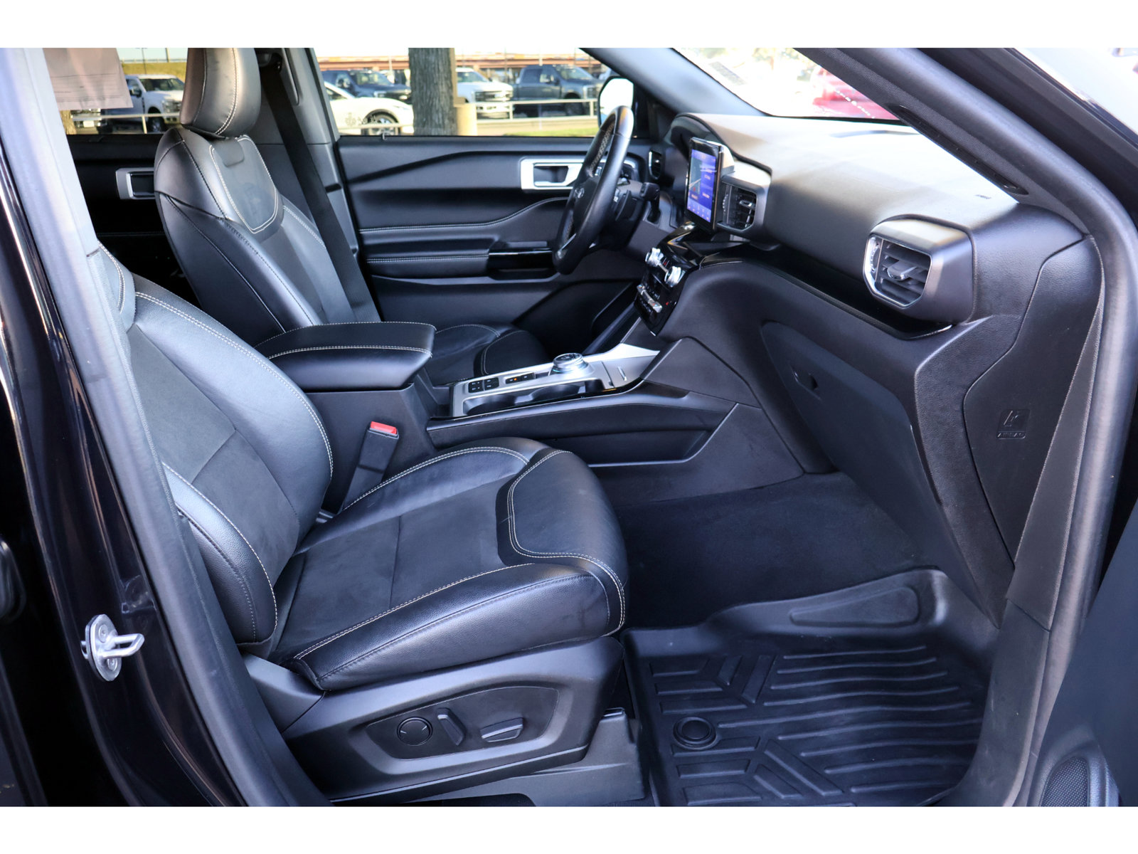 Used 2022 Ford Explorer ST RWD image 17