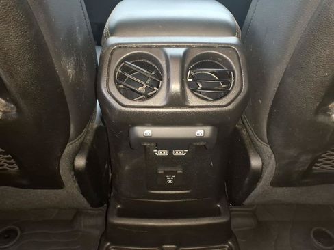 Used 2024 Jeep Wrangler Unlimited Sahara w/ Technology Group AWD/4WD image 18