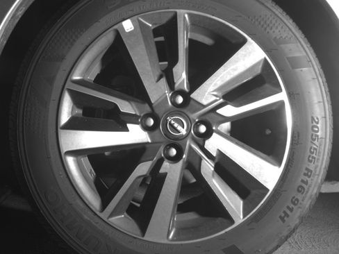 Used 2025 Nissan Versa SV FWD image 12