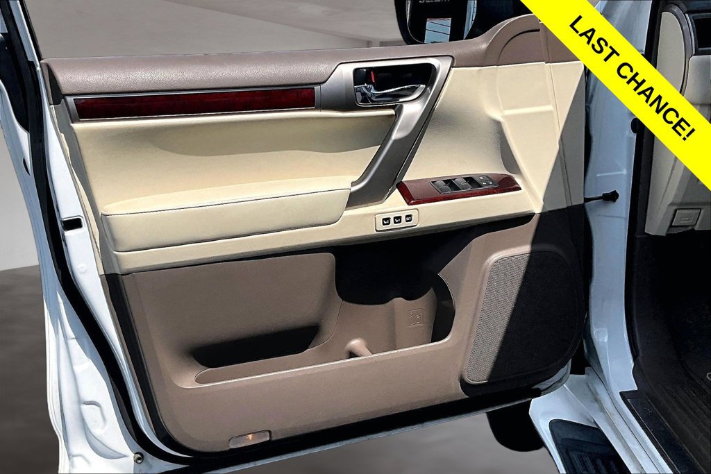 Used 2016 Lexus GX 460 w/ Premium Package AWD/4WD image 23
