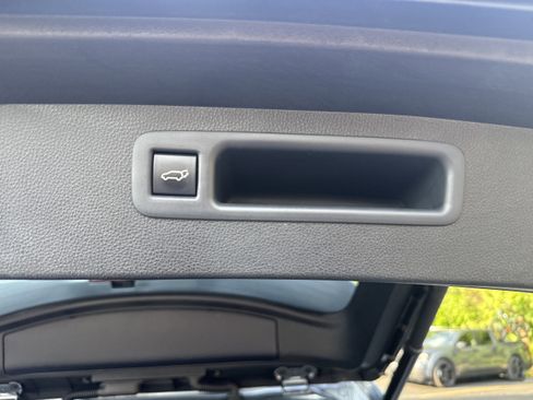 Used 2021 Toyota Highlander XLE FWD image 14