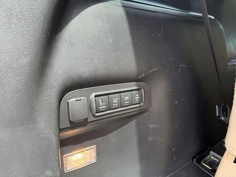 Used 2016 Ford Explorer Limited w/ Equipment Group 301A FWD image 9