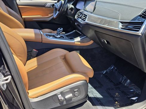 Used 2022 BMW X7 xDrive40i w/ M Sport Package AWD/4WD image 16