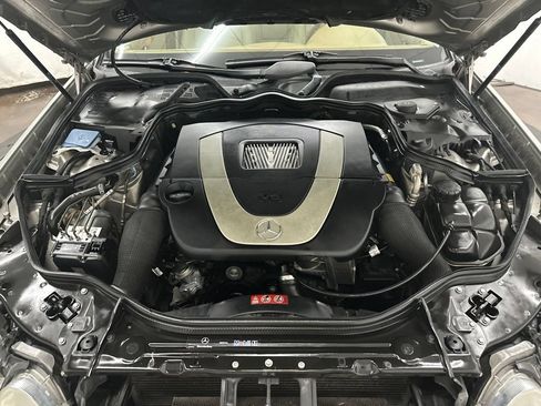 Used 2009 Mercedes-Benz E 350 Sedan image 12
