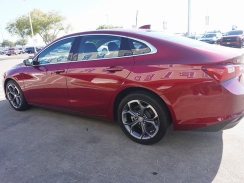 Used 2024 Chevrolet Malibu LT image 3
