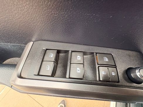 Used 2018 Toyota Tacoma TRD Off-Road image 24