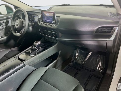 Used 2024 Nissan Rogue S image 25
