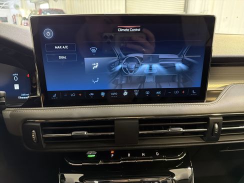 Used 2025 Lincoln Corsair FWD image 20