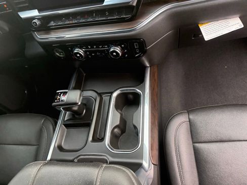 Used 2023 GMC Sierra 1500 SLT image 46