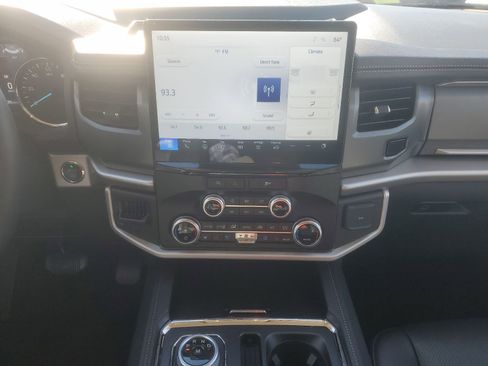 Used 2024 Ford Expedition XLT image 10