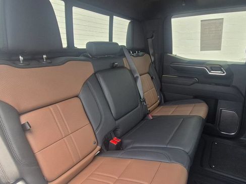 Used 2025 Chevrolet Silverado 1500 High Country w/ Technology Package AWD/4WD image 5