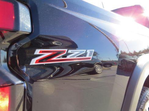 Used 2023 Chevrolet Colorado Z71 w/ Z71 Convenience Package 2 image 9