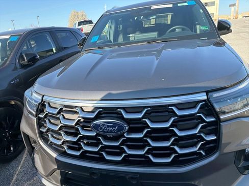 Used 2025 Ford Explorer Platinum w/ LUX Leather Package image 2