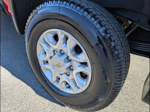 Used 2025 Chevrolet Silverado 2500 LT image 21