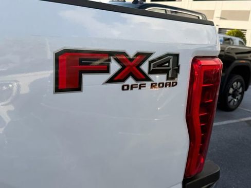 Used 2019 Ford F250 XLT w/ FX4 Off-Road Package AWD/4WD image 12