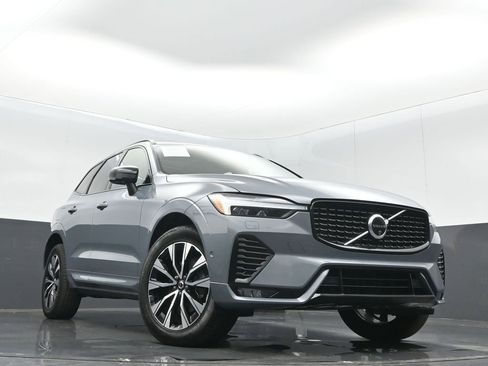 Used 2024 Volvo XC60 B5 Plus image 33