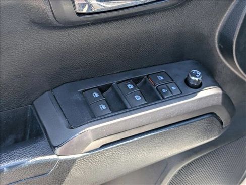 Used 2017 Toyota Tacoma TRD Off-Road w/ Tow Package (A/T) AWD/4WD image 11