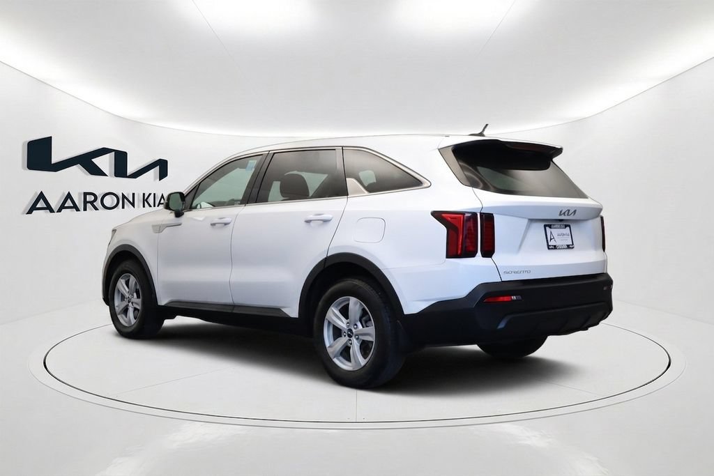 Used 2023 Kia Sorento LX FWD image 7