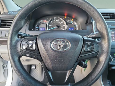 Used 2015 Toyota Camry LE FWD image 17