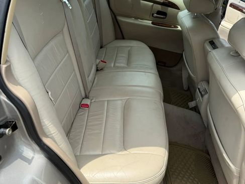 Used 2000 Lincoln Town Car Executive RWD image 17
