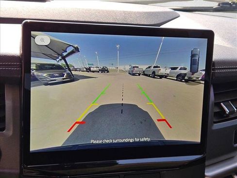 Used 2023 Ford Expedition XLT image 11