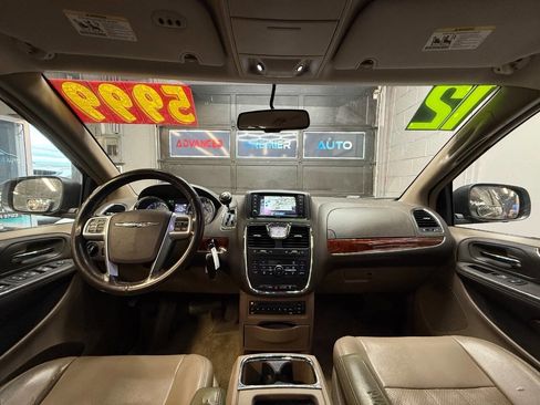 Used 2012 Chrysler Town & Country Touring-L w/ Entertainment Group #2 FWD image 6