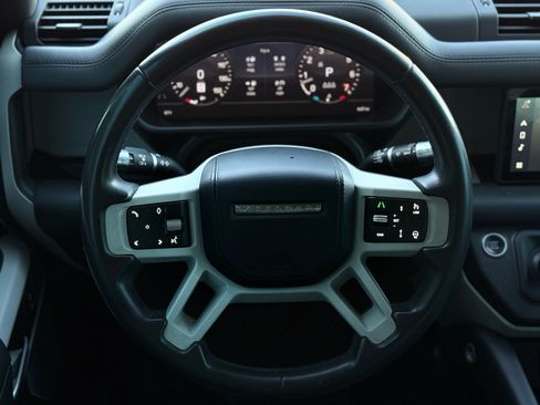 Used 2020 Land Rover Defender 110 First Edition image 18