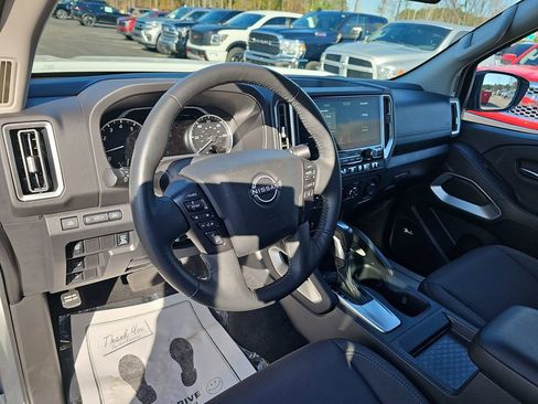Used 2025 Nissan Frontier SV w/ SV Convenience Package image 17