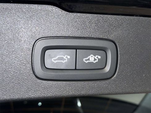 Used 2025 Volvo V60 B5 Cross Country Plus image 18