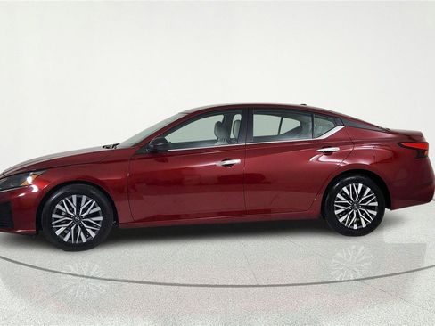 Used 2024 Nissan Altima 2.5 SV FWD image 3