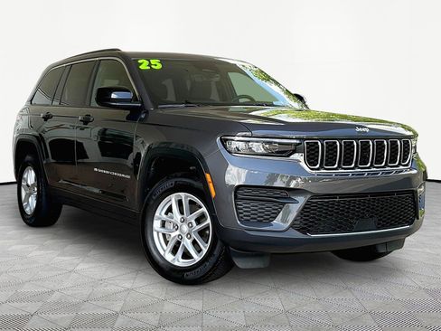 Used 2025 Jeep Grand Cherokee Laredo X AWD/4WD image 3