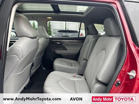 Used 2023 Toyota Highlander Platinum FWD image 10