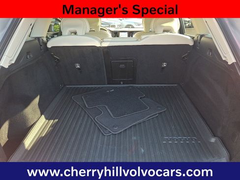 Certified 2023 Volvo XC60 B5 Plus w/ Climate Package image 27