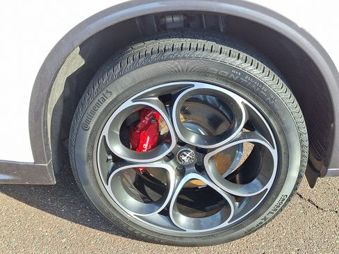 Used 2024 Alfa Romeo Stelvio Ti image 8