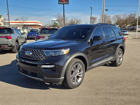 Used 2022 Ford Explorer XLT w/ Equipment Group 202A image 2